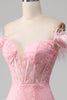 Załaduj obraz do przeglądarki galerii, Różowa Syrenka Błyszcząca Gorsetowa Sukienki Na Studniówke z Piórkiem