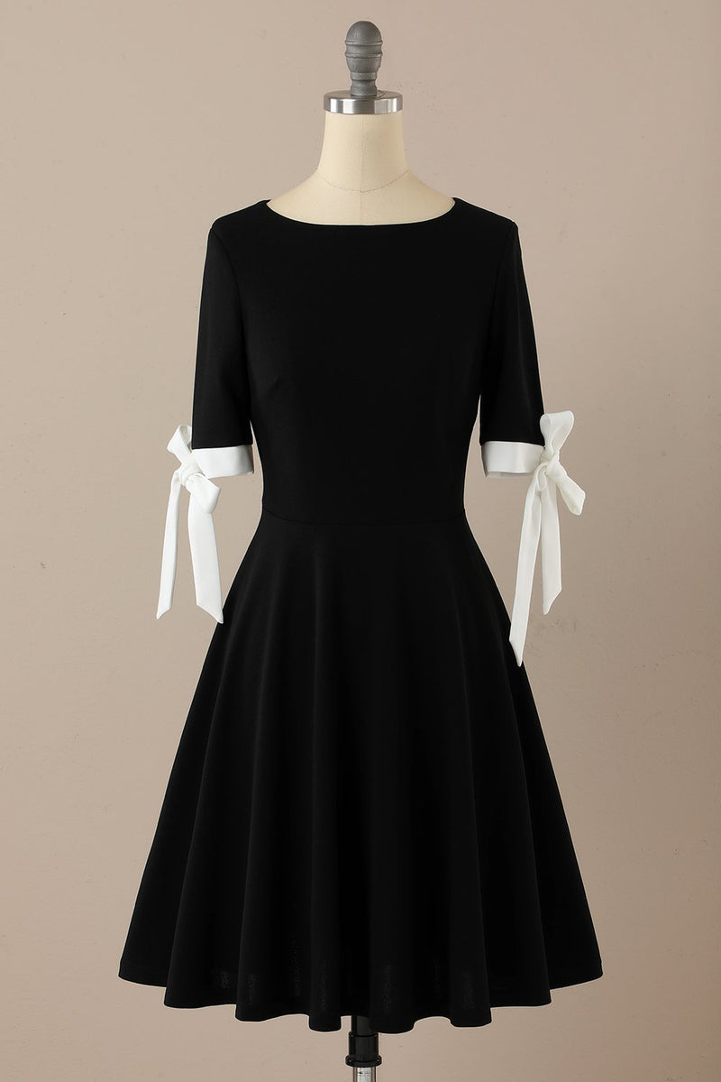 Załaduj obraz do przeglądarki galerii, Czarna sukienka swingowa z lat 50.