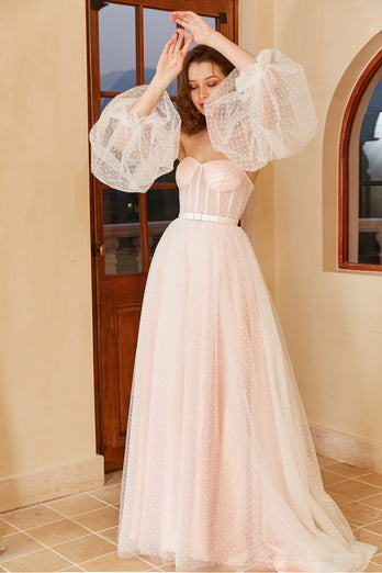 Różowa suknia ślubna w groszki z bufiastymi rękawami