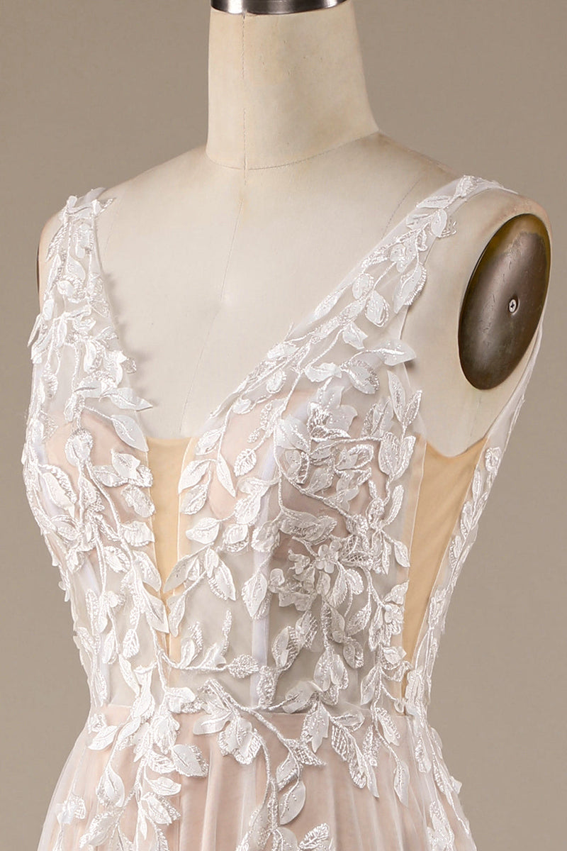 Załaduj obraz do przeglądarki galerii, Koronkowa Tiulowa Suknia Ślubna W Kolorze Szampańskim Z Dekoltem W Serek
