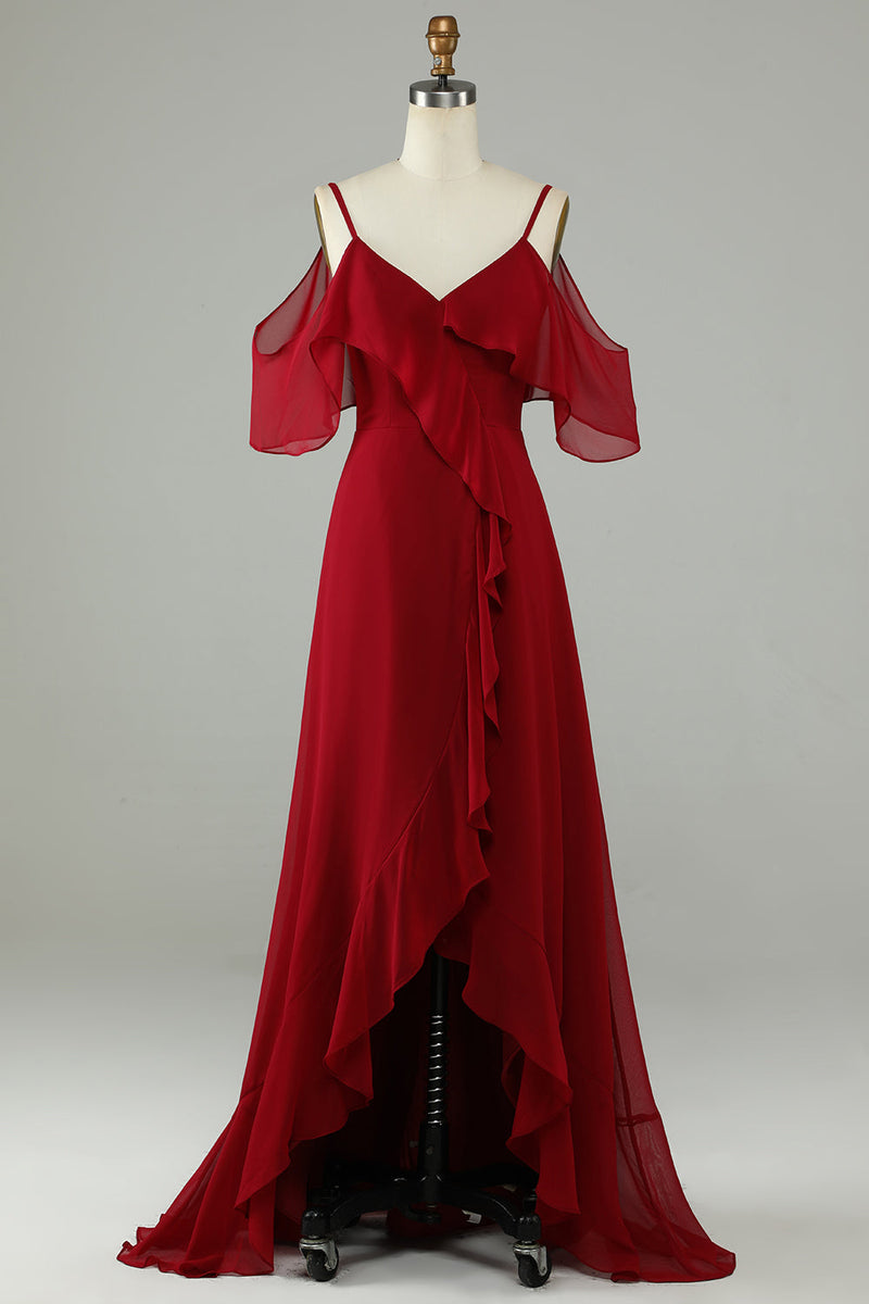 Załaduj obraz do przeglądarki galerii, Asymetryczna Zimna Shoudler Burgundia Długa Sukienki Dla Druhny Z Marszczeniami
