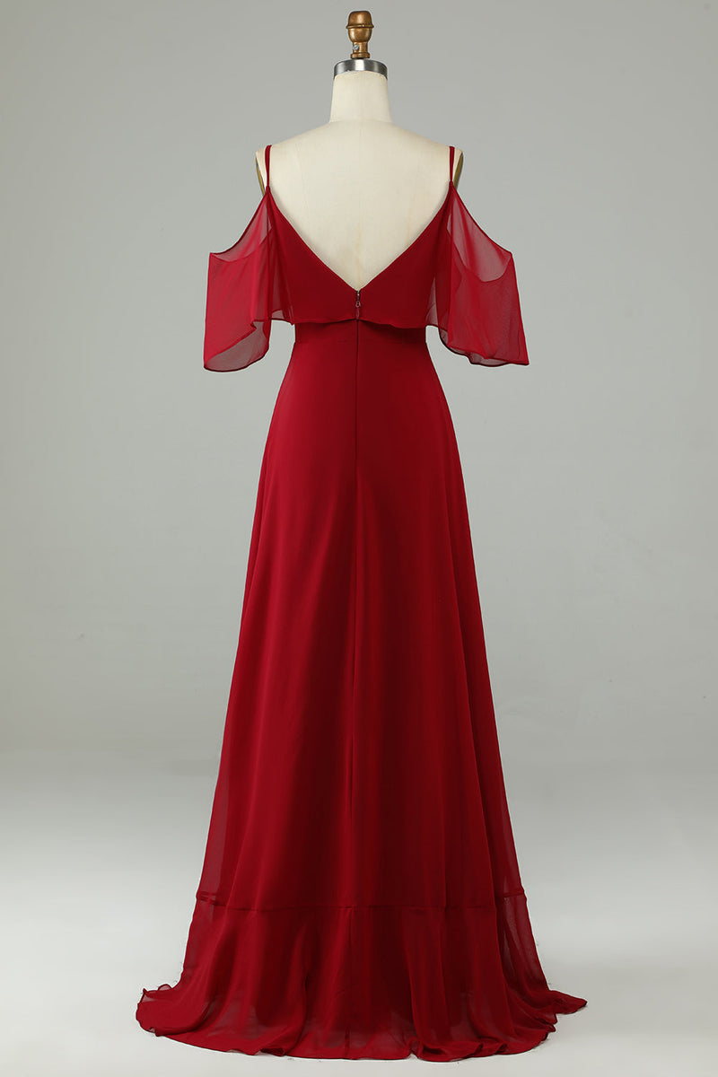 Załaduj obraz do przeglądarki galerii, Asymetryczna Zimna Shoudler Burgundia Długa Sukienki Dla Druhny Z Marszczeniami