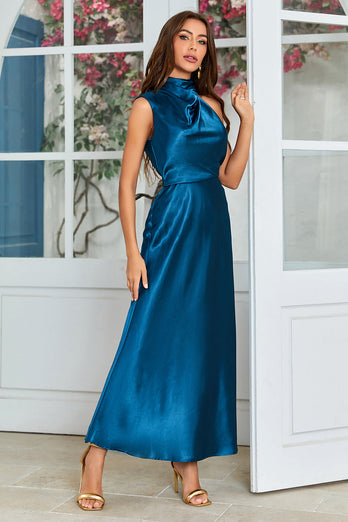 Atramentowa niebieska okrągła suknia dla gości weselnych