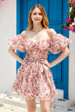 Gorgeous A Line Off the Shoulder Fuchsia Tinle Krótka sukienka Homecoming z krótkimi rękawami