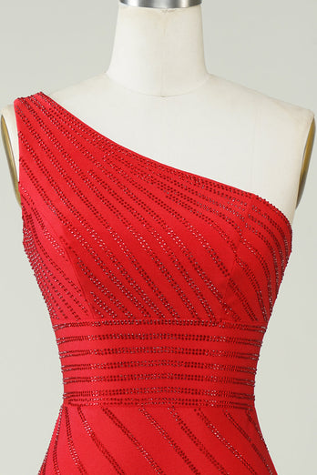 Błyszcząca czerwona krótka sukienka na jedno ramię z koralikami