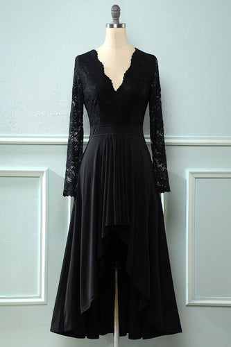 Czarna koronkowa sukienka z długim rękawem