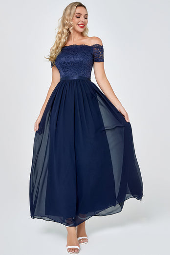 Granatowa szyfonowa szyfonowa suknia druhny z koronką