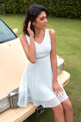 Biała krótka koronkowa szyfonowa sukienka dyplomowa