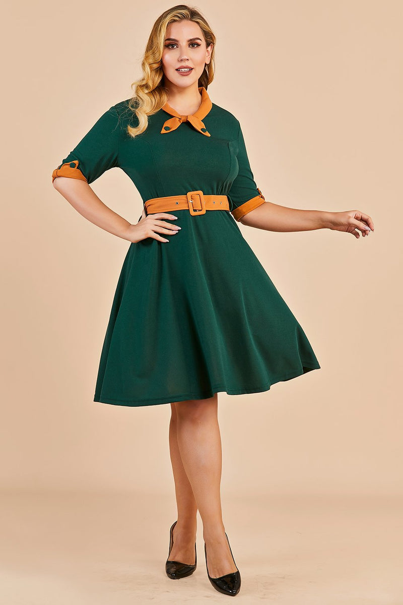 Załaduj obraz do przeglądarki galerii, Zielona sukienka swingowa z dekoltem w serek